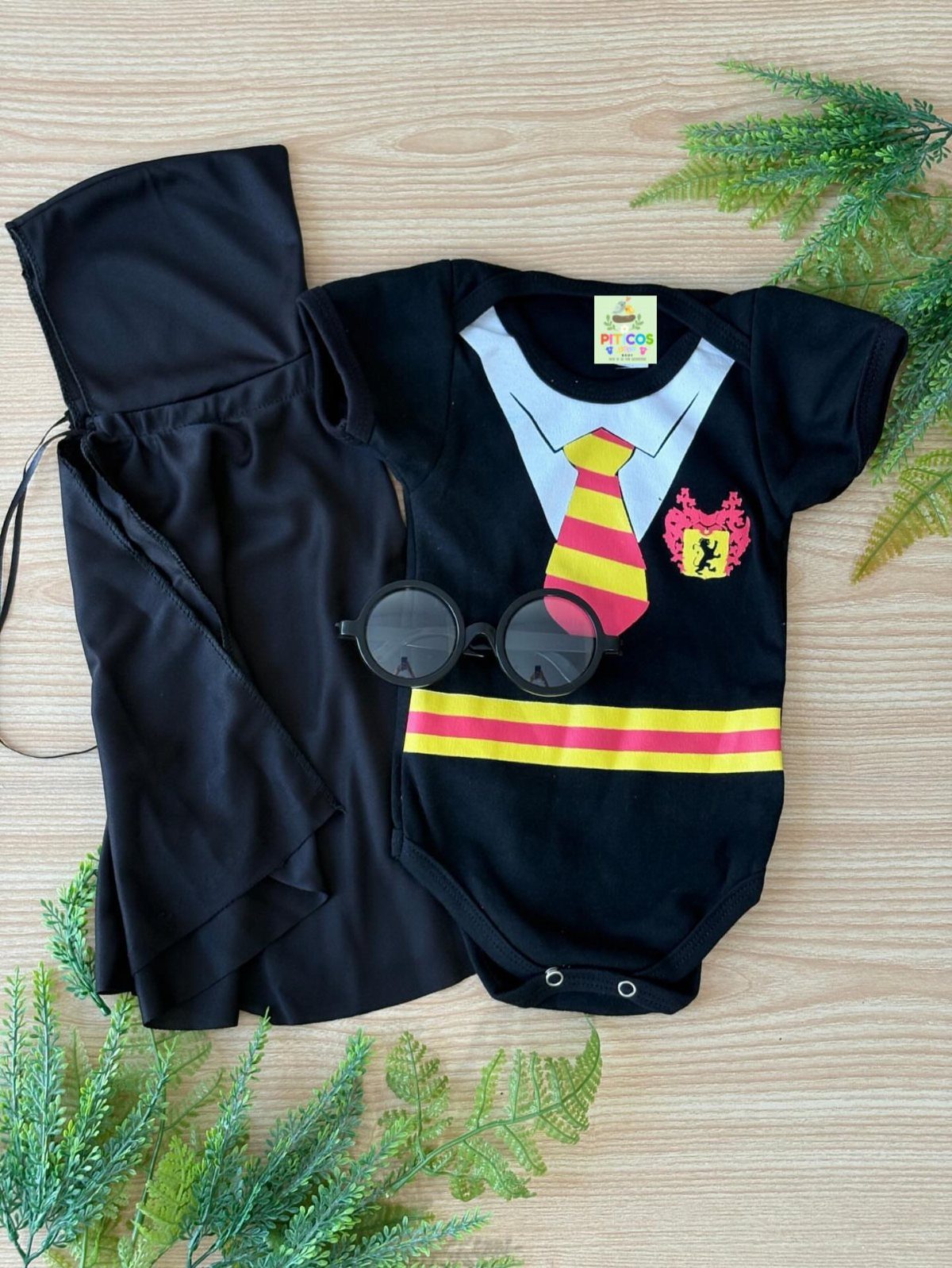 Harry Potter Baby Clothes: 5 Ideas for Little Wizards 1 Harry Potter themed baby onesie with matching black cape and round glasses.
